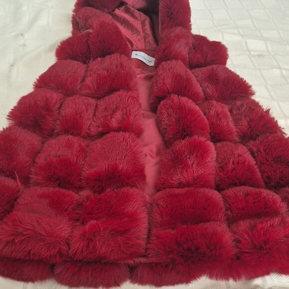Women's Burgundy Faux Fur Vest With Hoodie - Picture 16 of 16